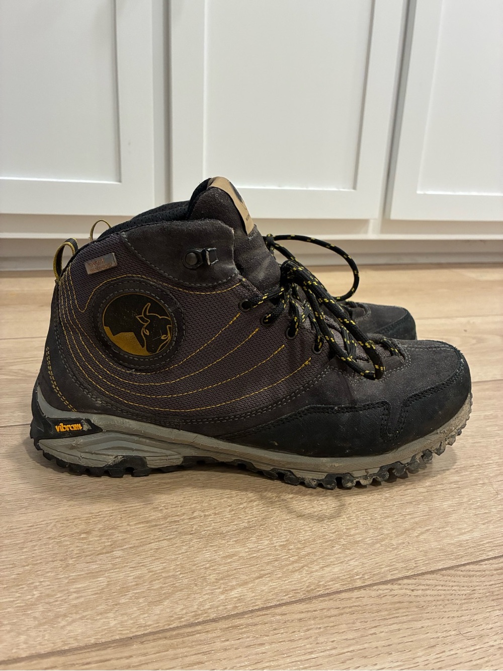 Mishmi Takin Men’s Jampui Mid Event Waterproof Lightweight Hiking Boot Size 9.5